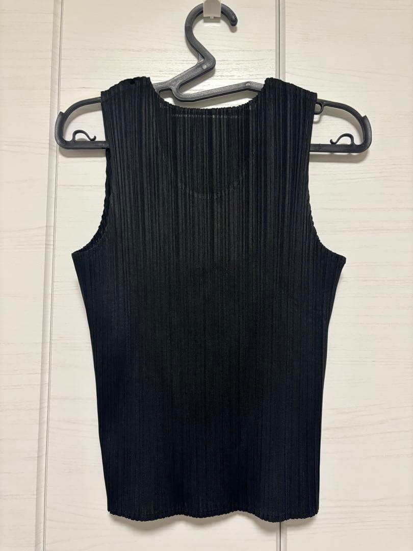 PLEATS PLEASE ブラック ノースリーブ