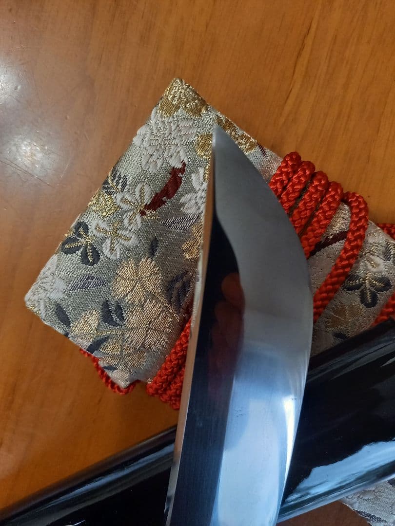 日本刀残欠のクラフト短刀、合法サイズです。刃身の在銘は吉家作です。刃面は綺麗です