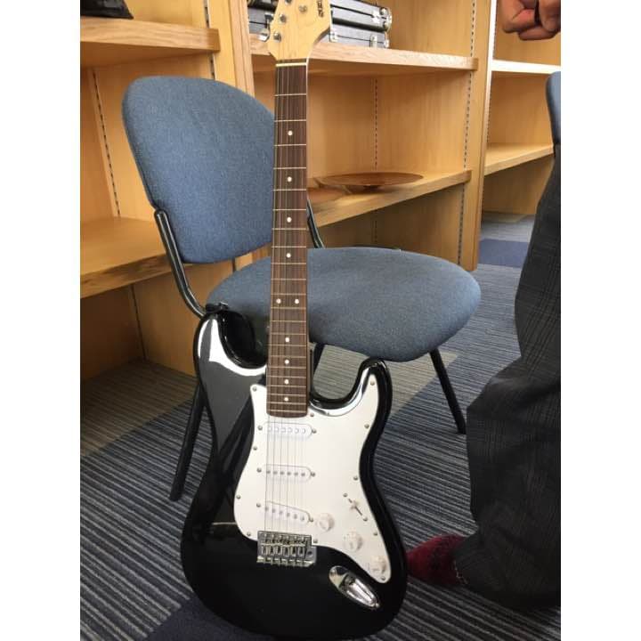 エレキギター 初心者入門セット LEGEND LST-Z WH エレキギター 初心者14点セット 【ヤマハアンプ付き