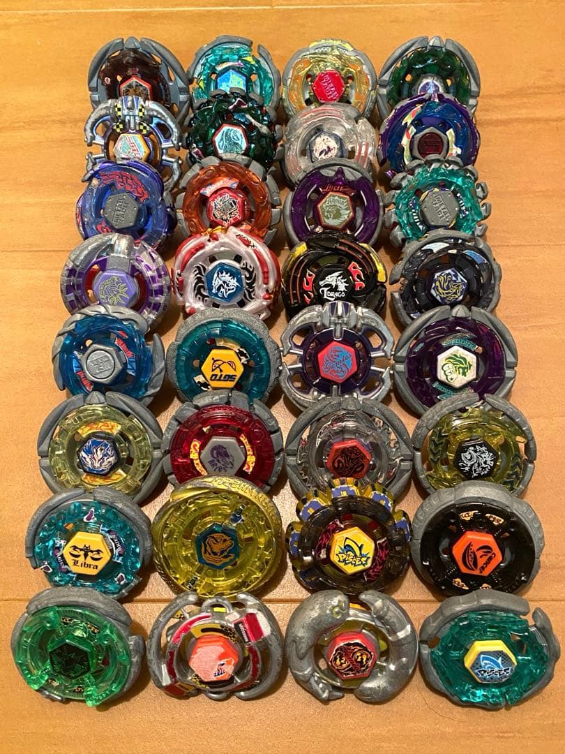 メタルファイトベイブレード ベイ 32個 ベイランチャー - メルカリ