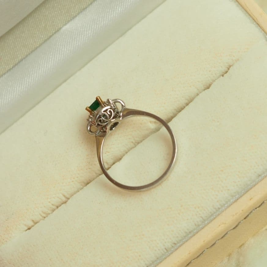 セ*E様 エメラルドリング K18 WG 指輪