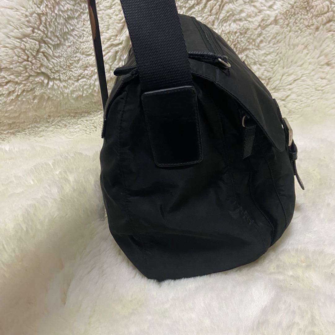 PRADA プラダ メッセンジャーバッグ ショルダーバッグ 三角ロゴ 黒