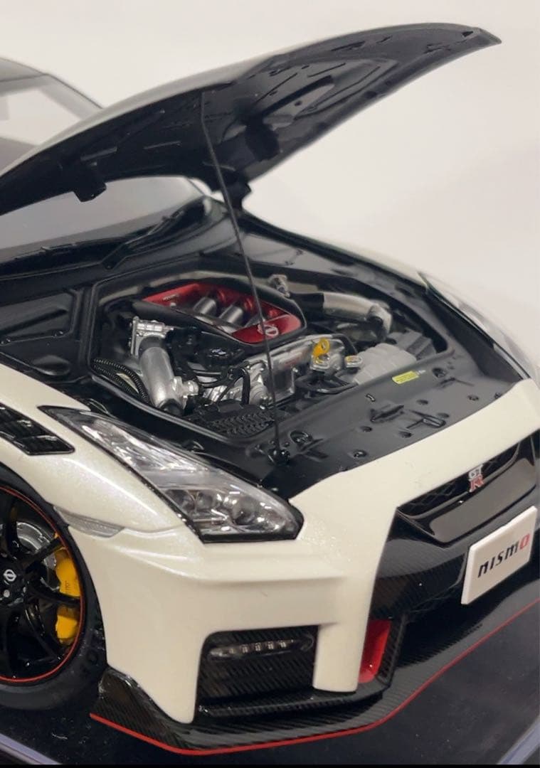 オートアートNissan GT-R Nismo 1/18 ミニカー
