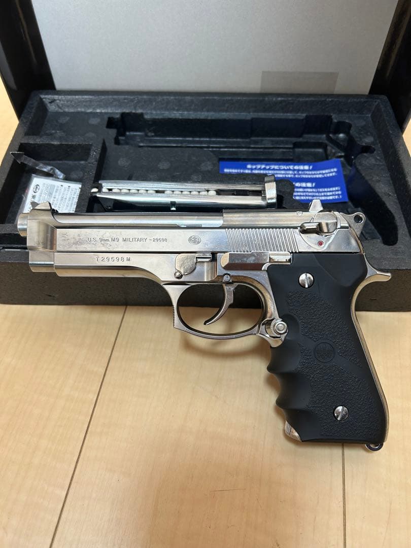 東京マルイ　m92fのステンレスモデル