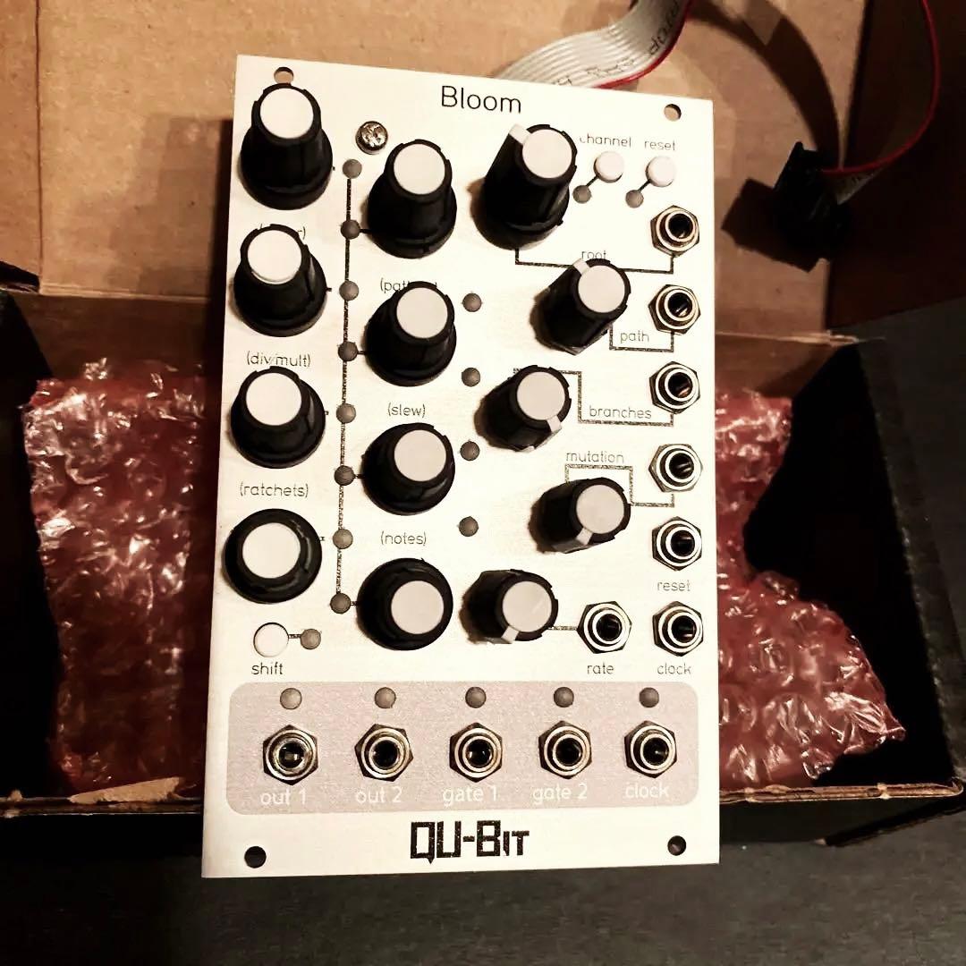 qu-bit bloom シーケンサー