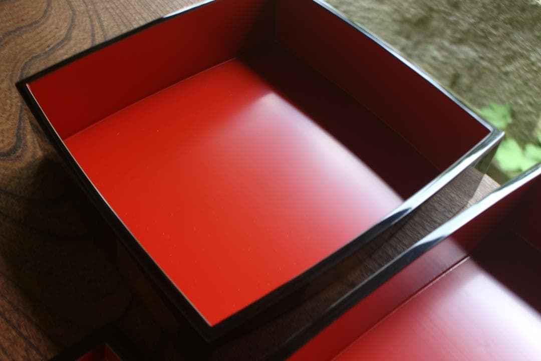 デッドストック！上質内朱黒漆に優美な梅蒔絵の映える二段重（検輪島塗重箱お重
