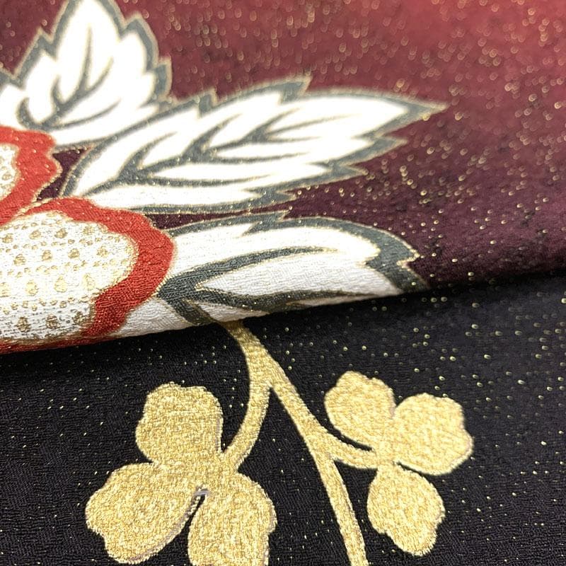 511z46〇小柄な方にも 金通し 振袖 金彩 花 赤 黒〇美