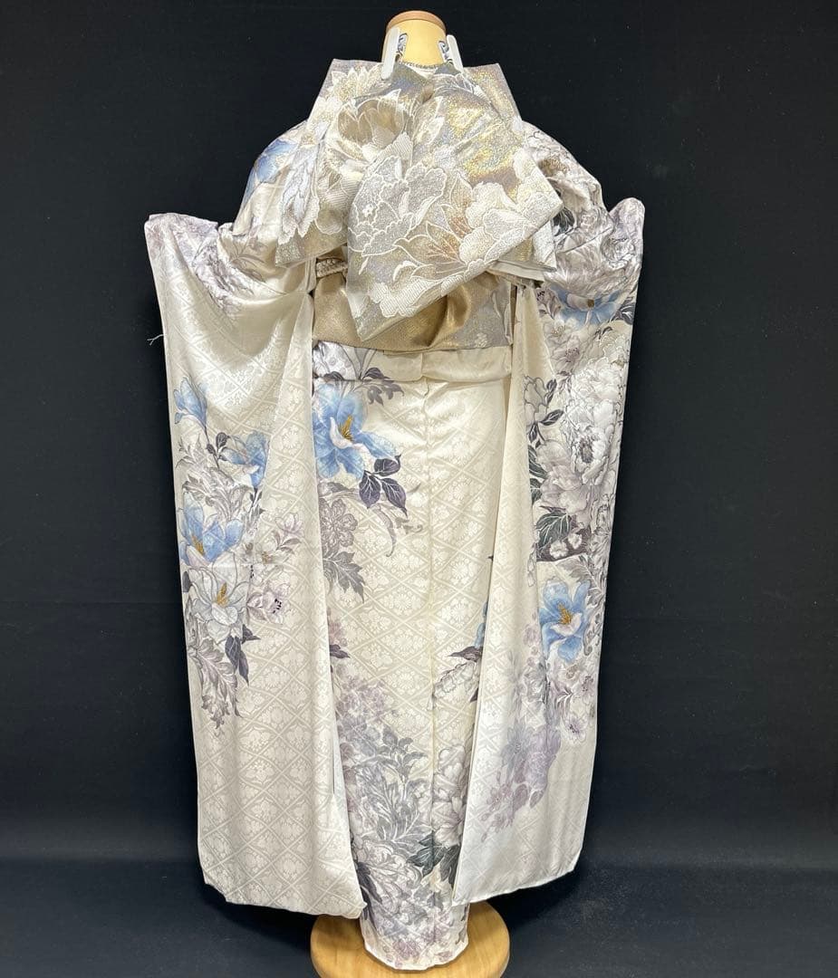 白地 上品な牡丹に木蓮の振袖フルセット