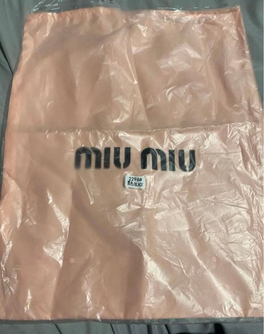 miu miu ブラック ショルダーバッグ アイビーレザーバッグ
