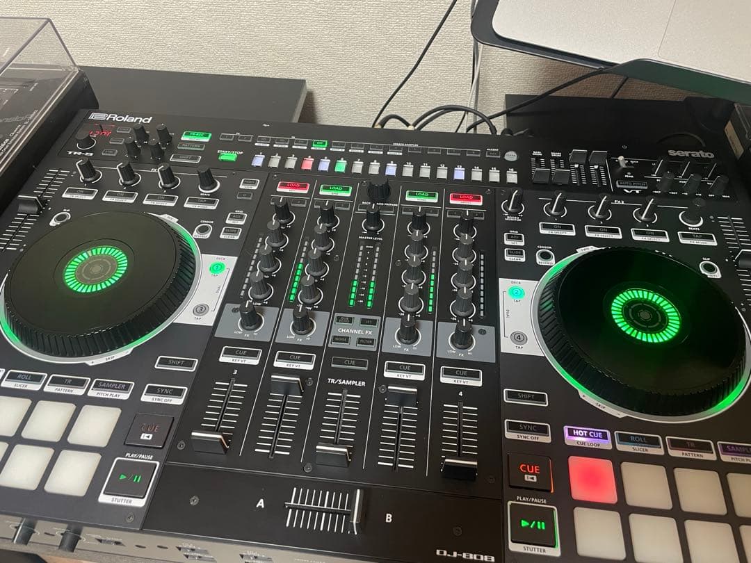 Roland DJ-808 Serato DJコントローラ 808 ローランド Roland DJ-808 Serato DJ Controller And Sequencer Review And Video