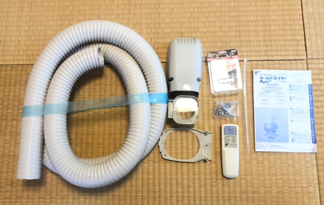 ダイキンルームドライヤー(カライエ) 水捨て不要除湿・換気機 JTK10BS-W