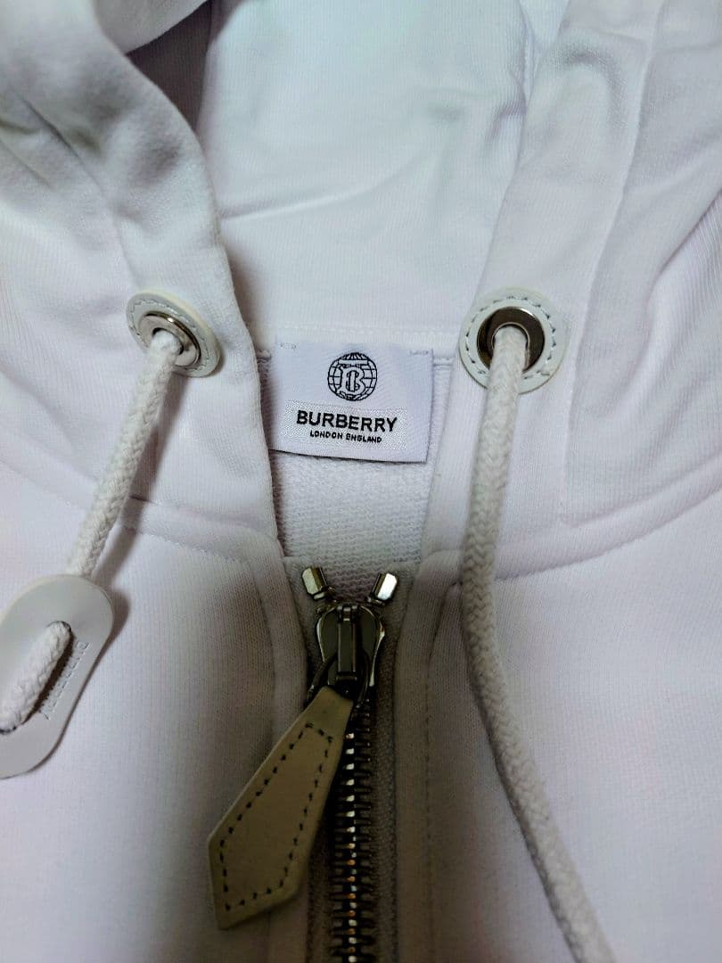 ★新品★ Burberry ハート刺繍 パーカー ホワイト