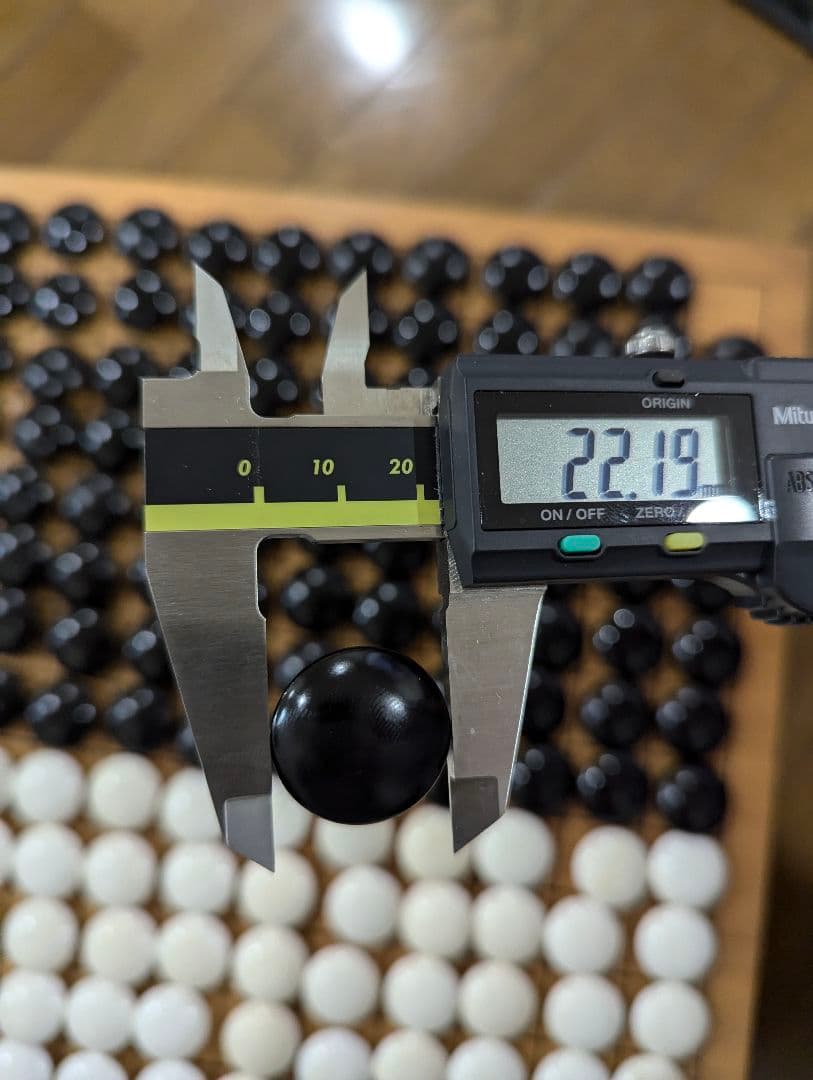 本格囲碁セット　基盤　蛤碁石　那智黒石　脚/へそ　桐のケース付き