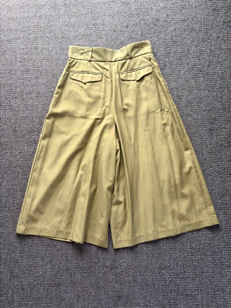 マーガレットハウエルのキュロットパンツ