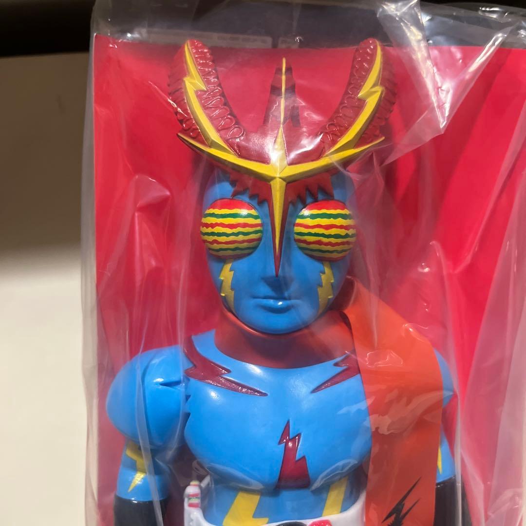 メディコムトイ製 東映レトロソフビコレクション イナズマン ソフビ フィギュア メディコム・トイの東映新作、今月は『イナズマンF』と『仮面ライダー