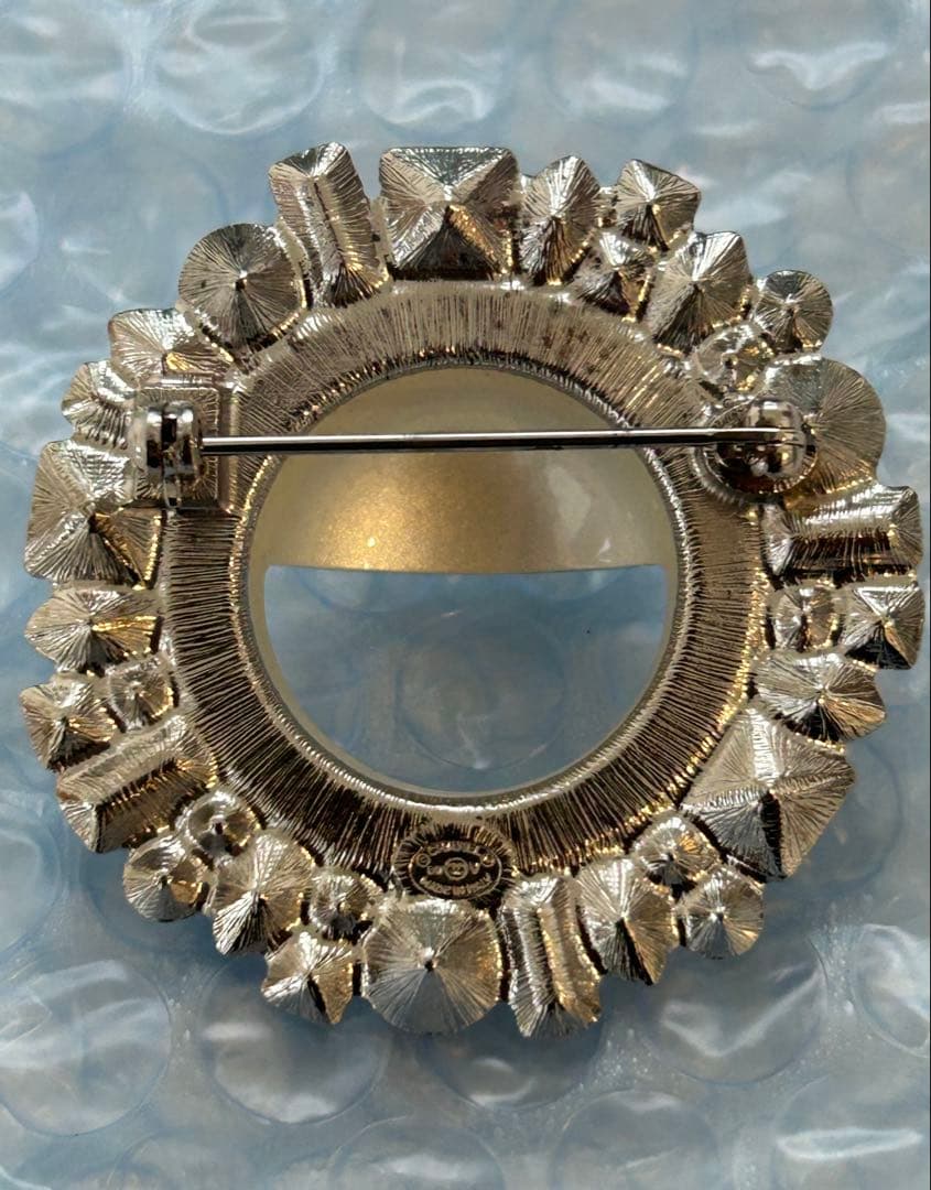 シャネル ココマーク スマイル ラインストーン ブローチ B17V - メルカリ