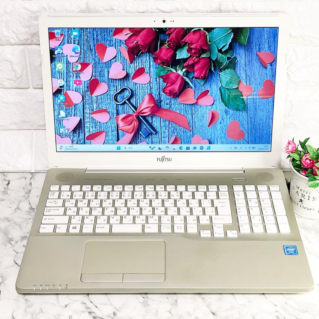 美品ゴールド✨Windows11✨爆速SSD薄型ノートパソコン✨カメラ