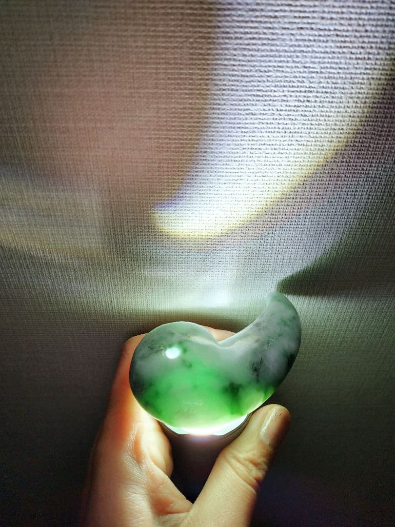 超希少 7cm 祖父のコレクション 糸魚川 翡翠 勾玉 - メルカリ