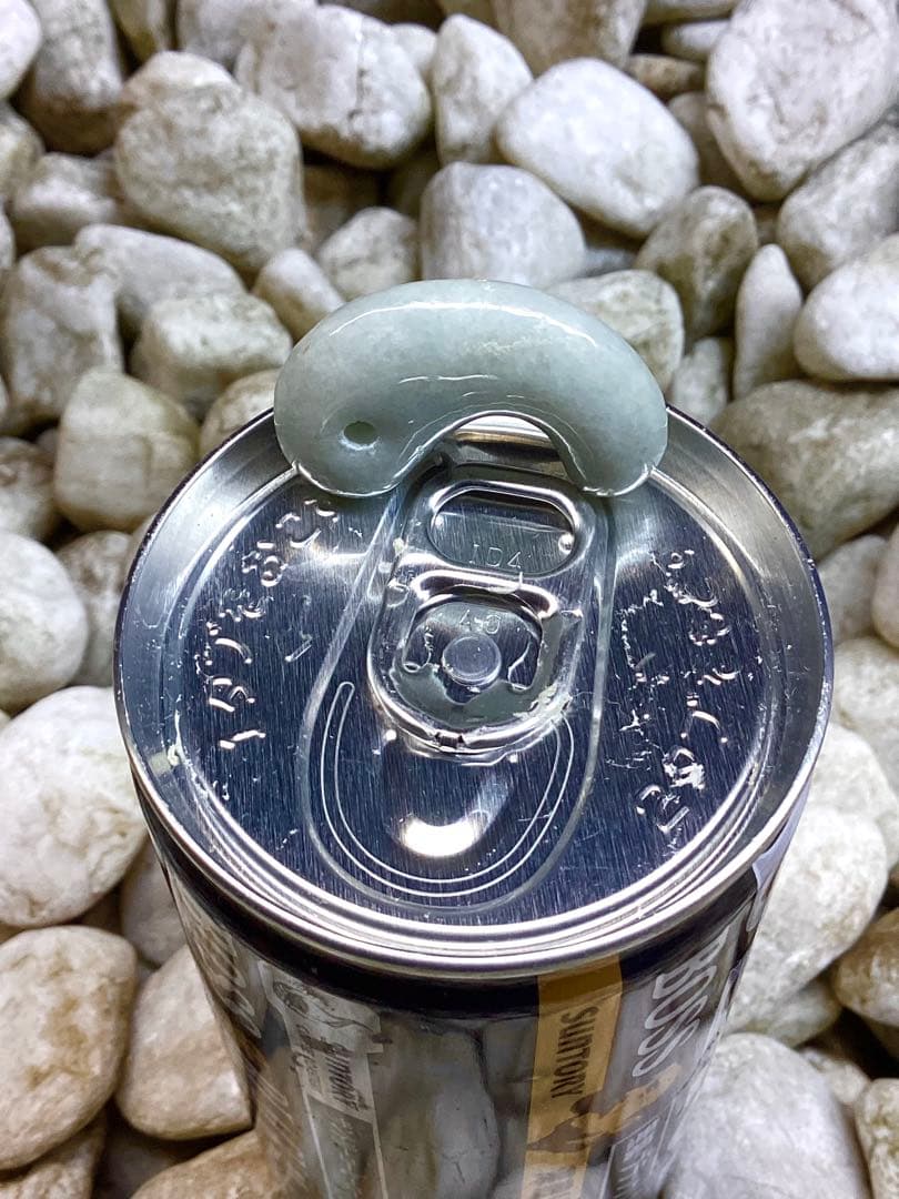 ✳浮かぶ氷紋様‼️ アイスジェイド 吉祥開運*糸魚川翡翠勾玉 お守りに 鑑別