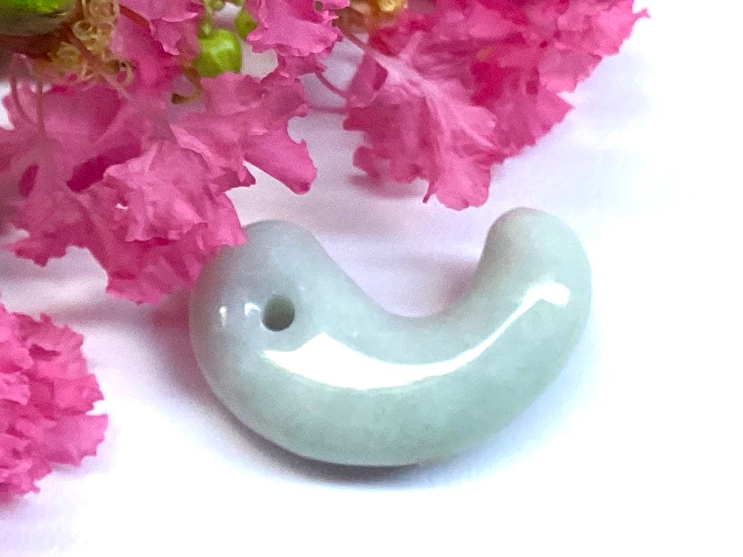 ✳浮かぶ氷紋様‼️ アイスジェイド 吉祥開運*糸魚川翡翠勾玉 お守りに 鑑別