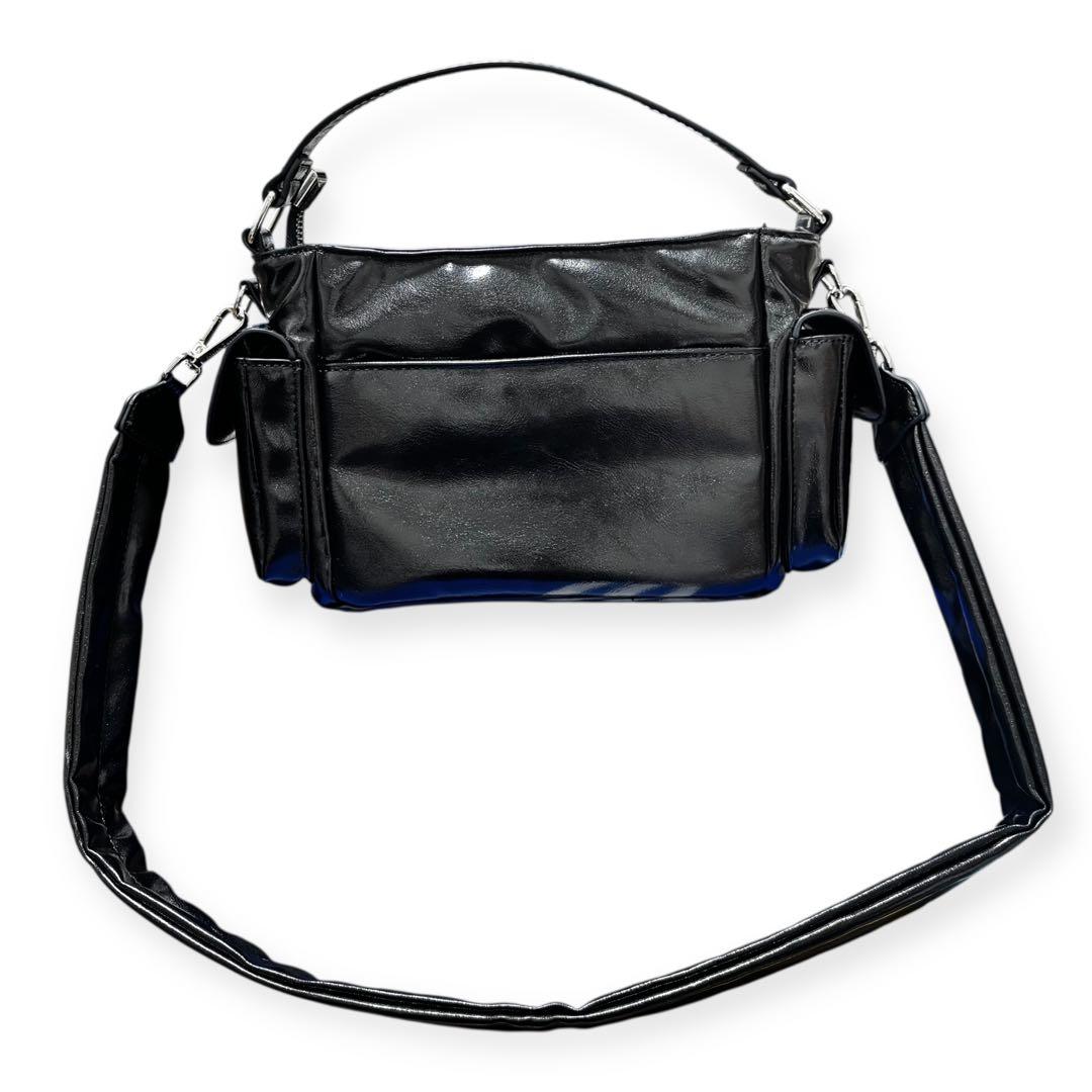 ANNA SUI NYC マルチポケットチビバッグ （メタリックブラック）