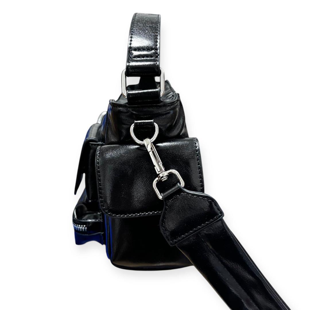 ANNA SUI NYC マルチポケットチビバッグ （メタリックブラック）