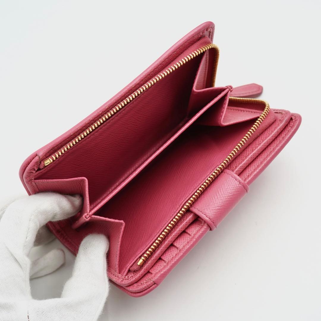 未使用に近い】PRADA L字 サフィアーノ 三角プレート トライアングル