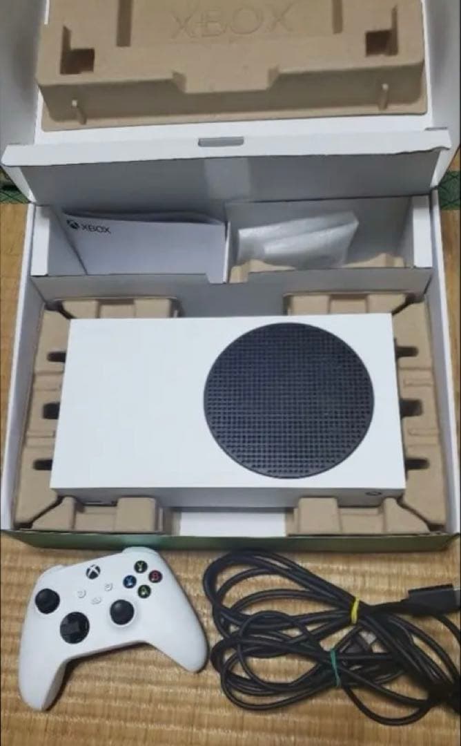 Xbox series s 本体 一式セット　コントローラー電池充電パック付き