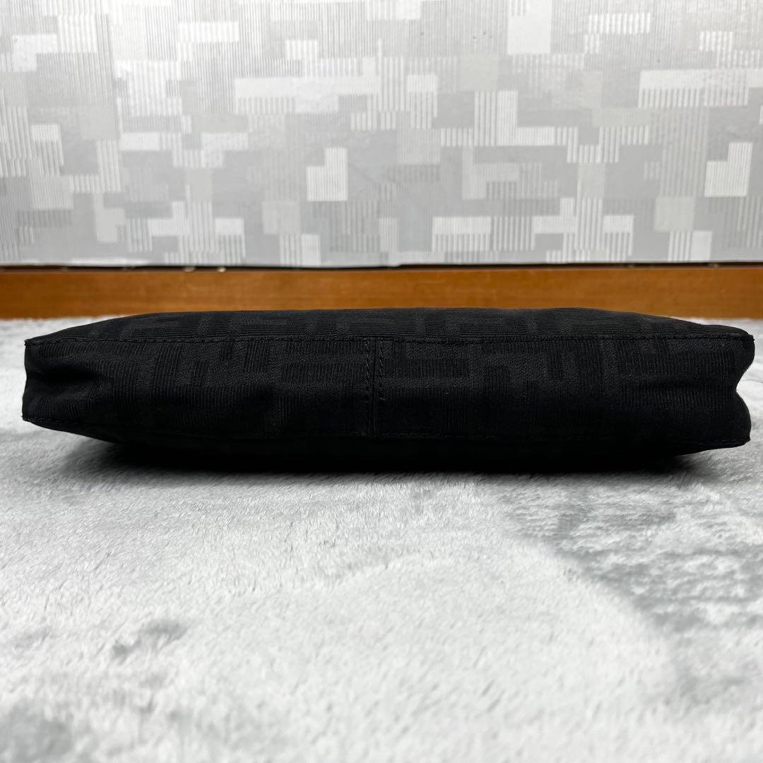 美品 FENDI フェンディ アクセサリーポーチ ズッカ柄 ブラック 黒