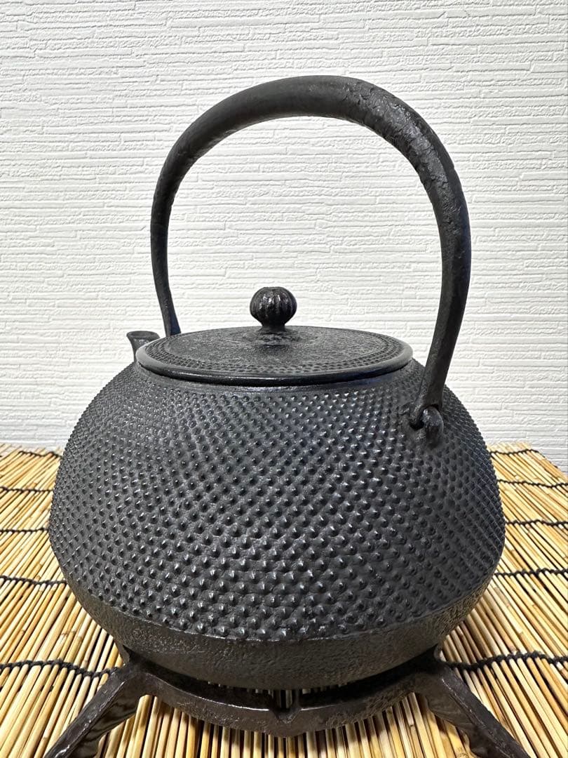 南部釜師造　南部鉄瓶一級合格証付　１５型アラレ　南部鉄瓶　南部鉄器　鉄瓶