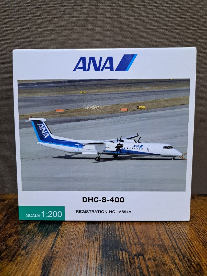 美品】ANA 全日空商事 DHC-8-400 JA854A 1/200 - メルカリ