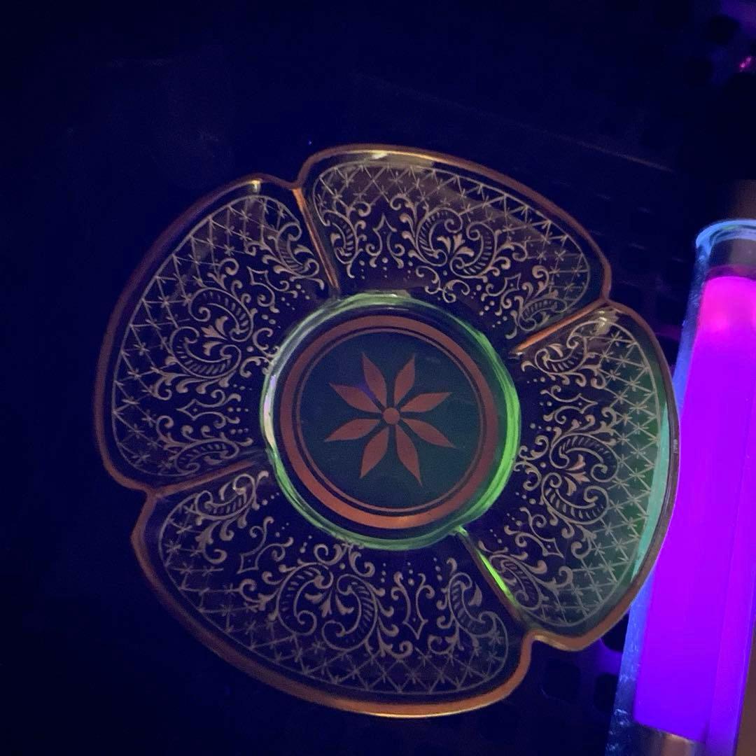 骨董 時代ガラス 精密エナメル絵付け 金彩 四葉型 ウランガラス