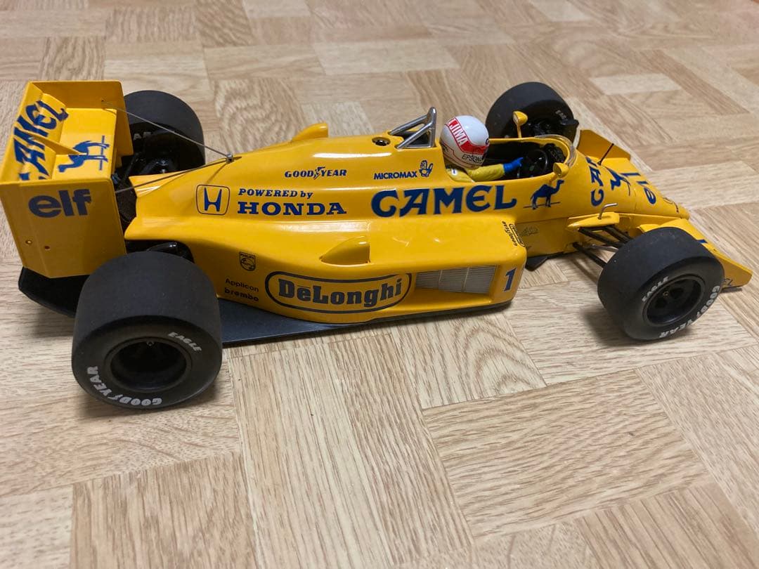 ミニチャンプス(キャメル仕様)‼️ロータスホンダ99T ライドオンセナ1/18