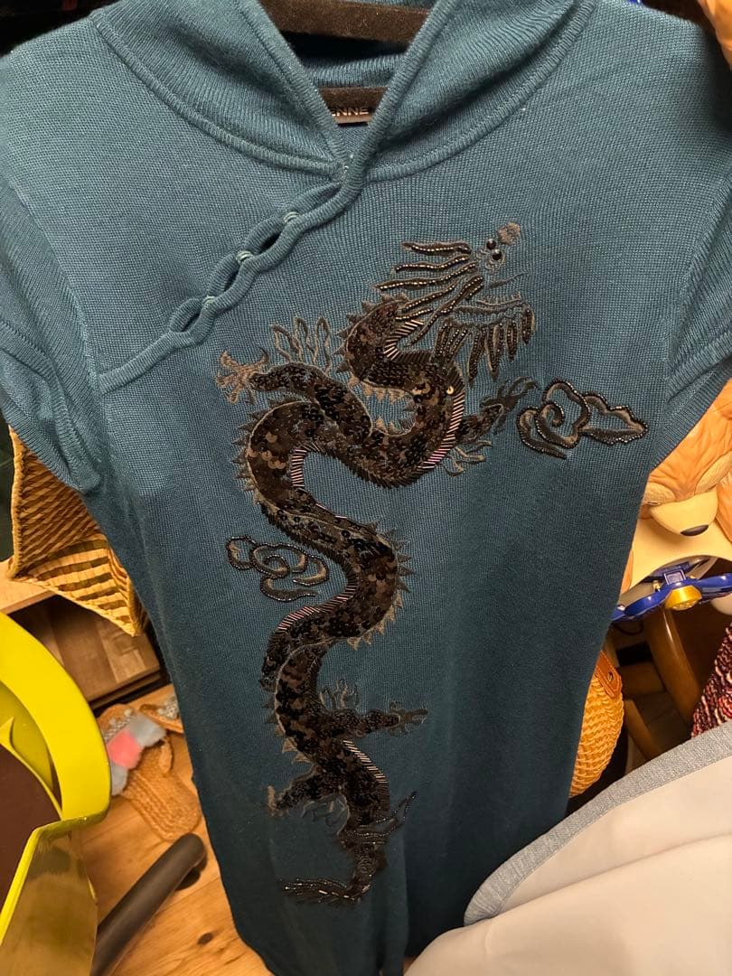 【希少VIVIENNE TAM（ヴィヴィアンタム）ドラゴン刺繍 ニットワンピース