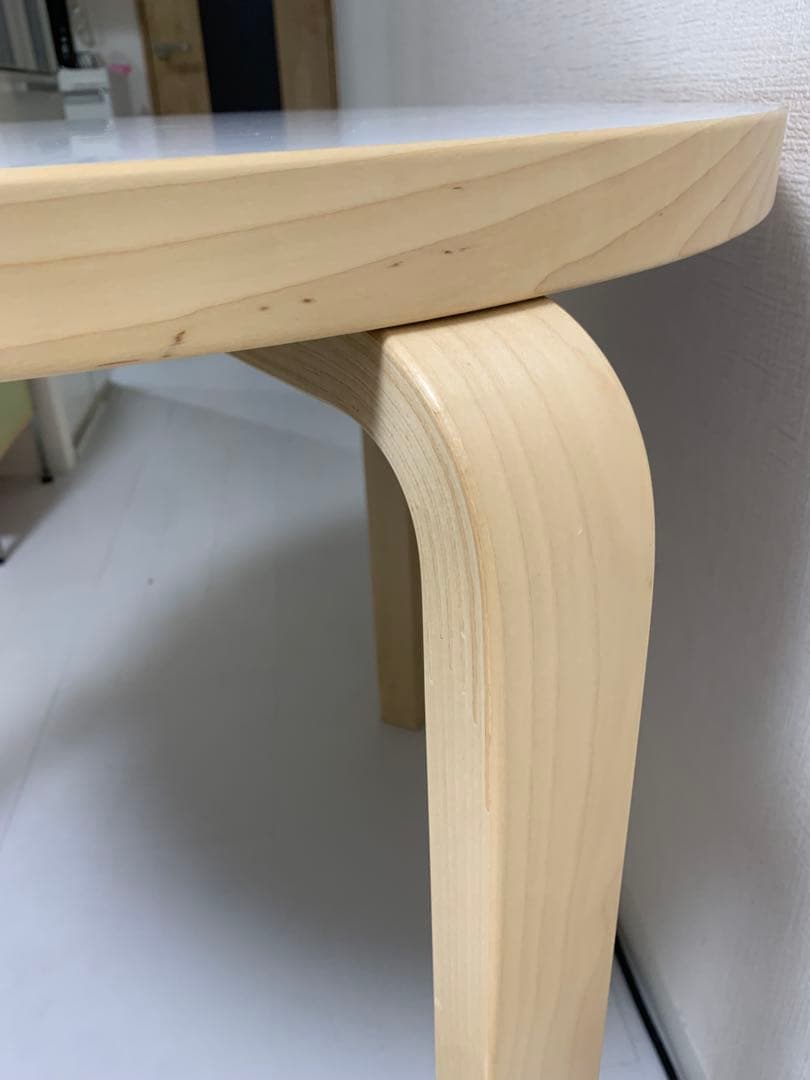 ☆ Artek 90B ラウンドテーブル　ホワイトラミネート