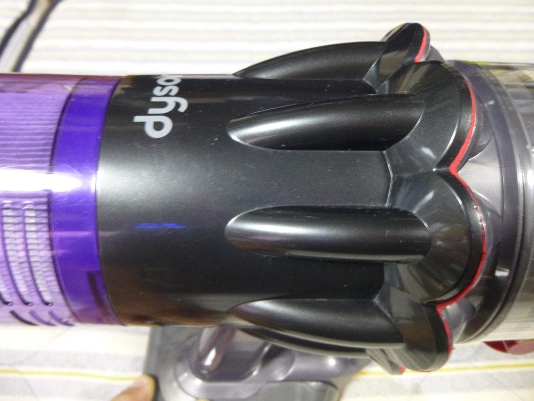 年末の大掃除に ダイソンSV18 充電スタンド付属 並品 エコモード43分｜