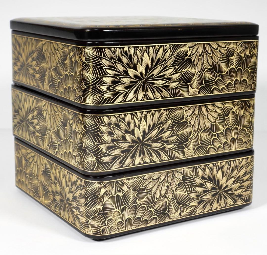 輪島塗　3段重箱　布着本堅地　 菊彫り詰め沈金　木製