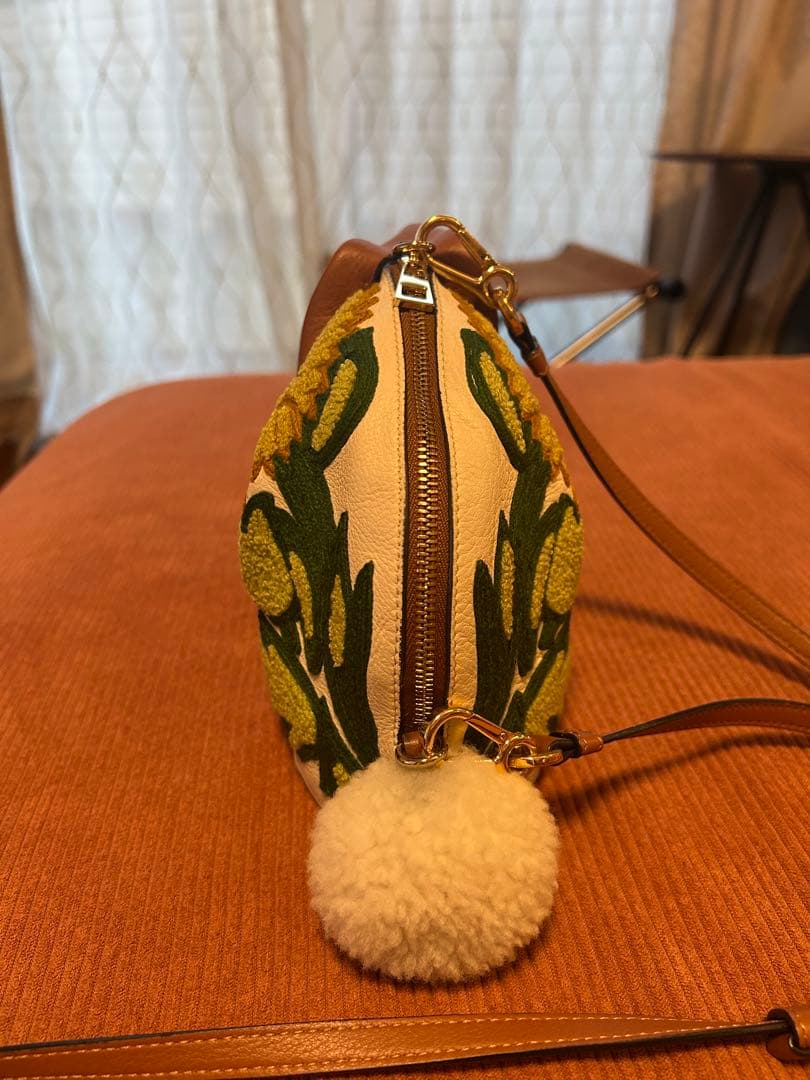 LOEWE うさぎ型ショルダーバッグ 花柄刺繍　レア　美品