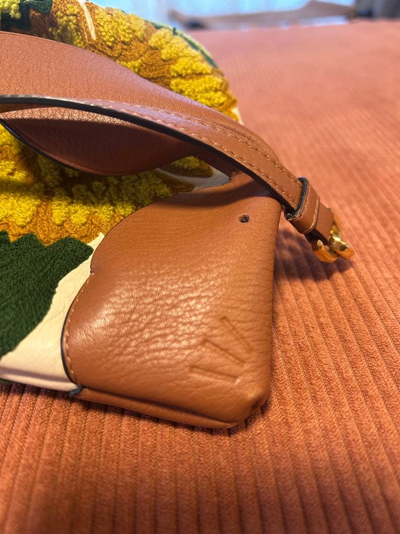 LOEWE うさぎ型ショルダーバッグ 花柄刺繍　レア　美品