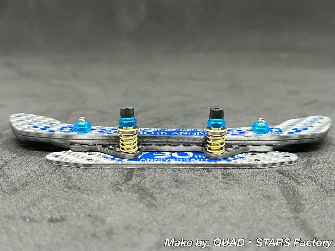 ミニ四駆パーツ】2軸ATリジットバンパー 30周年／シルバー 3mm厚