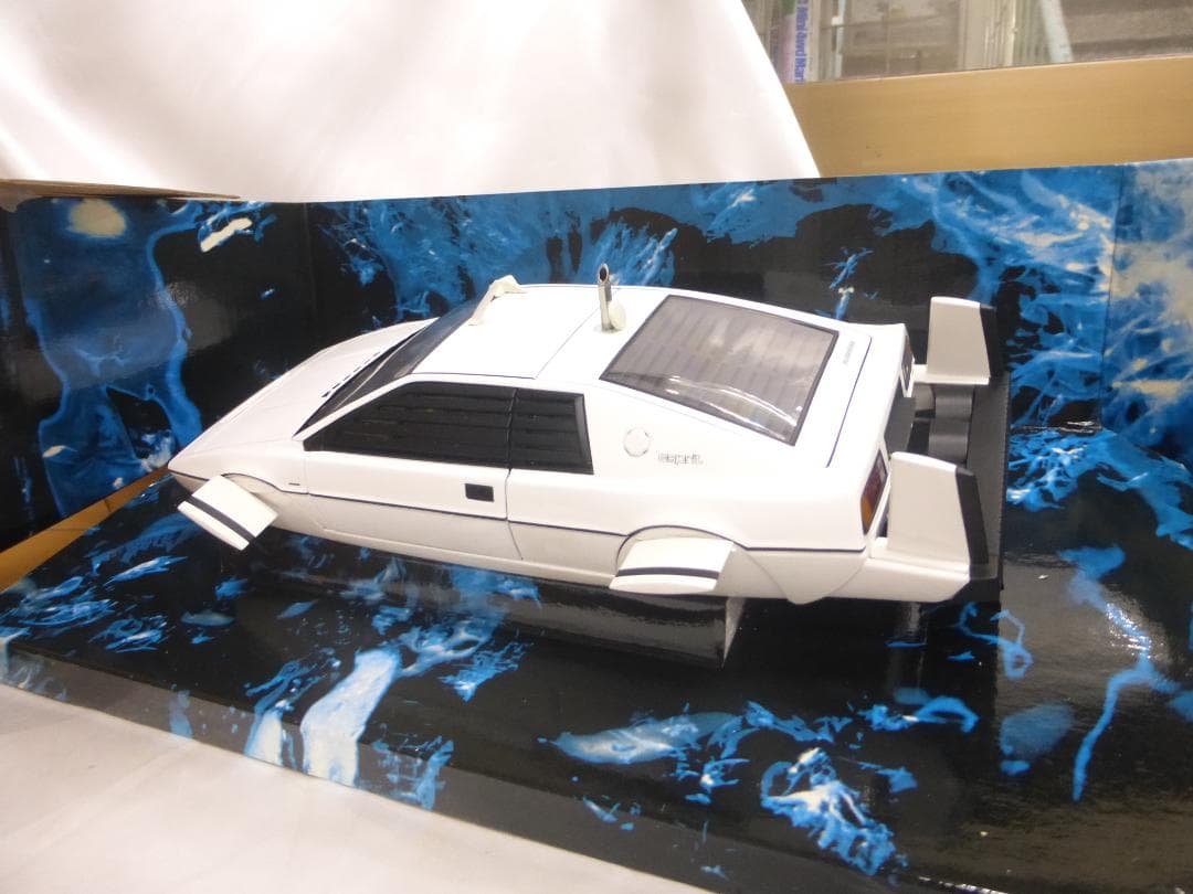 1/18 オートアート　ロータス エスプリ 007 私を愛したスパイ サブマリン