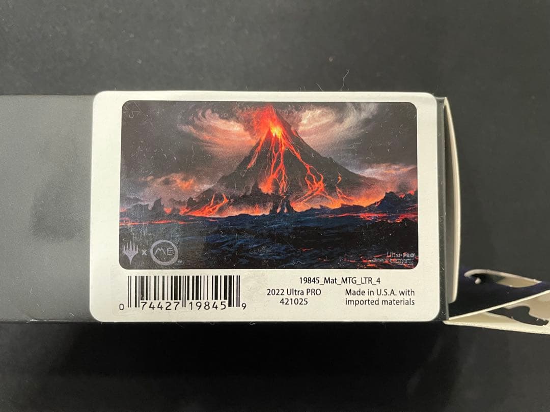 MTG プレイマット 指輪物語　滅びの山　未開封 匿名配送】MTG 指輪物語 Mount Doom 滅びの山 プレイマット 匿名配送