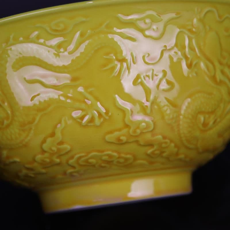 黄釉浮彫り雲竜紋碗 景徳鎮 陶磁器 装飾品 現代工芸品 美術品 置物