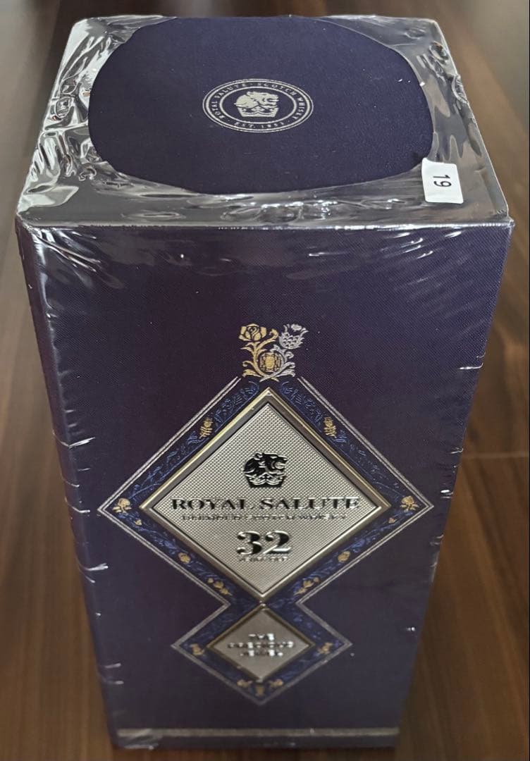 ROYAL SALUTE 32年 ブレンデッドスコッチウイスキー 500ml SALUTE 32年