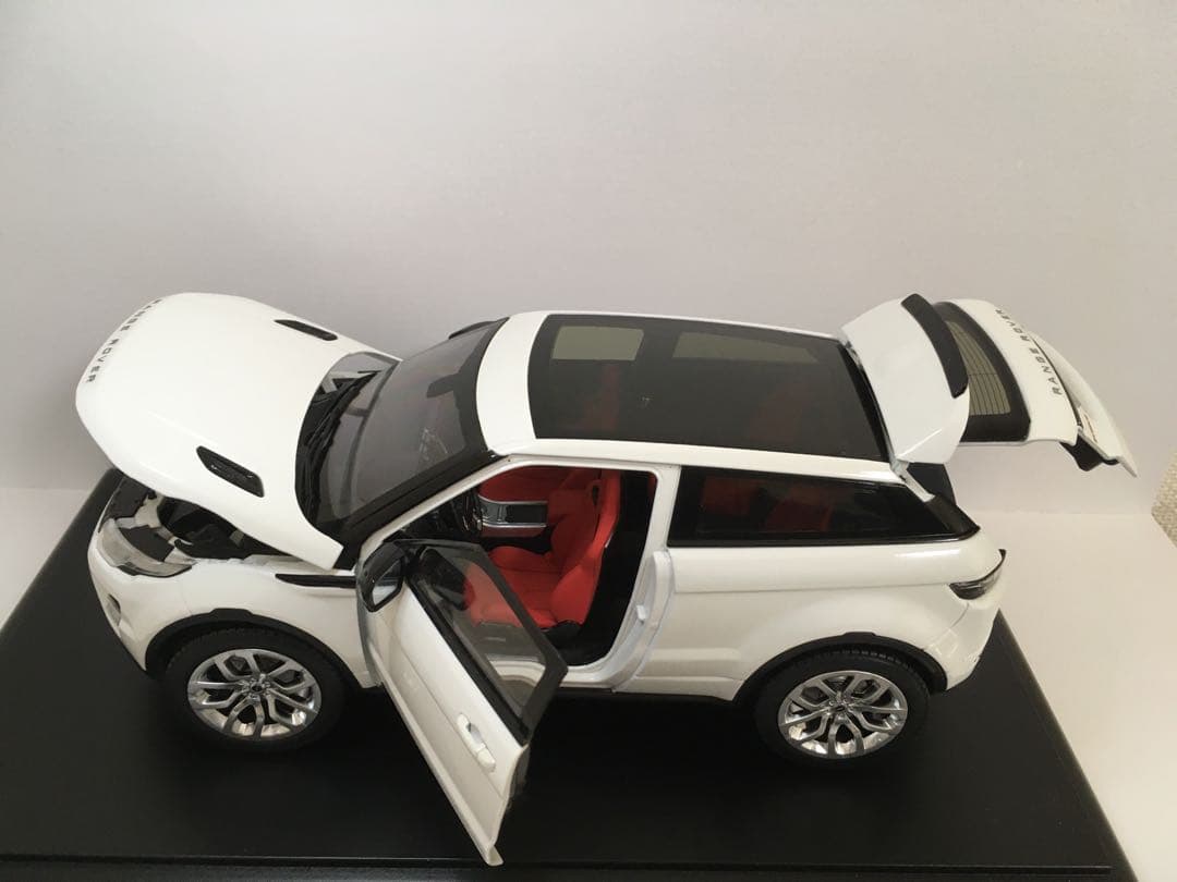 レンジローバー イヴォーク 1/18 ミニカー ホワイト年末最終セール