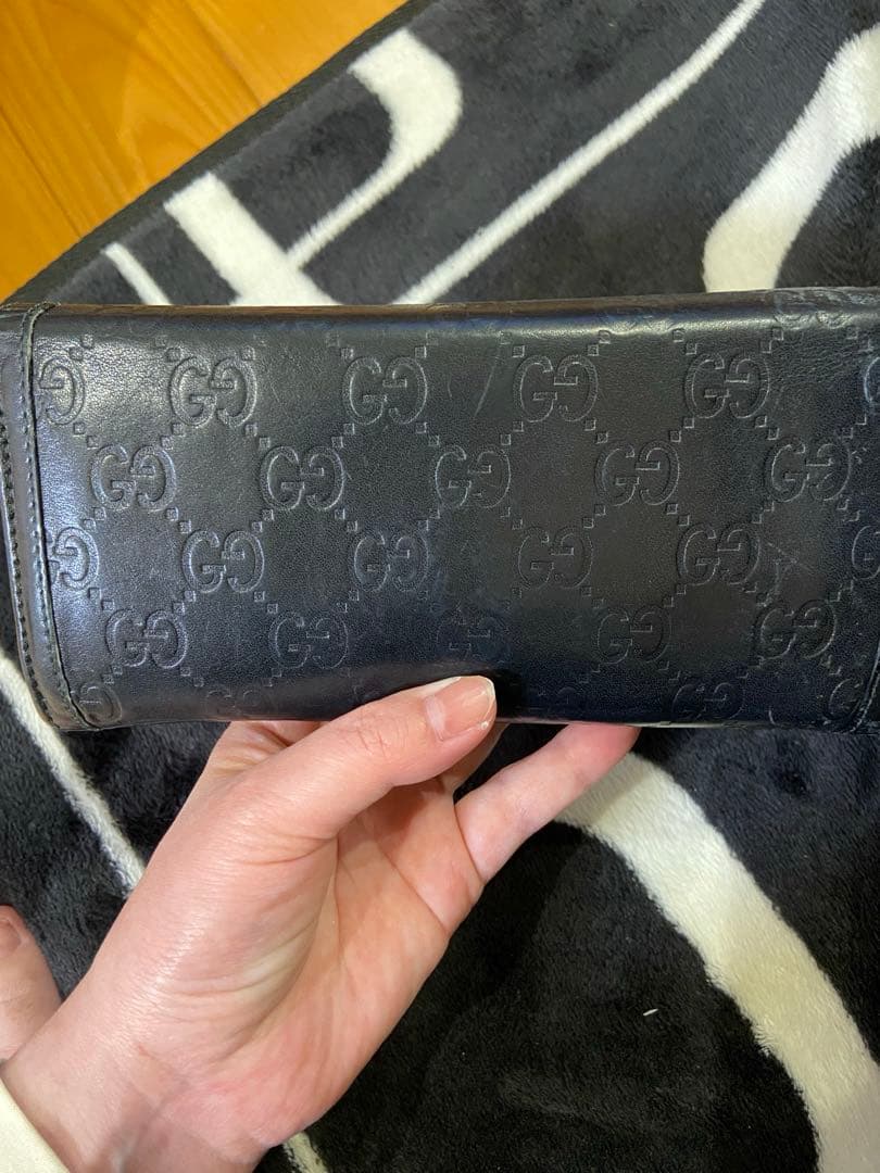 ＊たう＊ 即購入歓迎/コメント歓迎  Gucci 二つ折り財布 黒 レザー