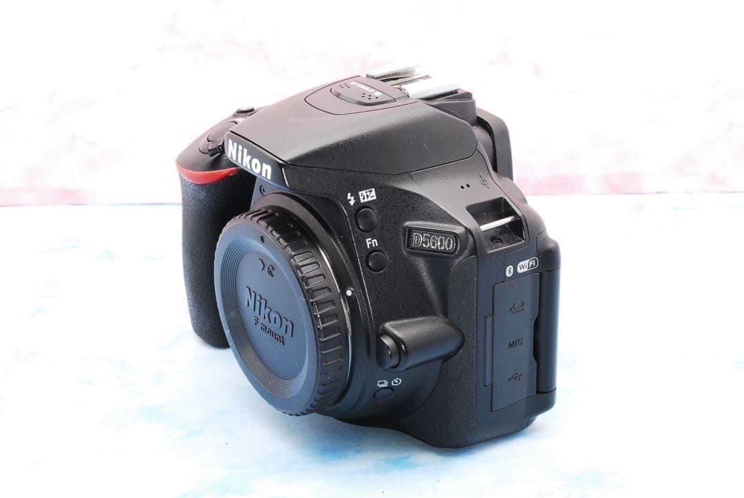 ✨Nikon D5600✨ショット数少✨一眼レフカメラ✨望遠レンズ付W