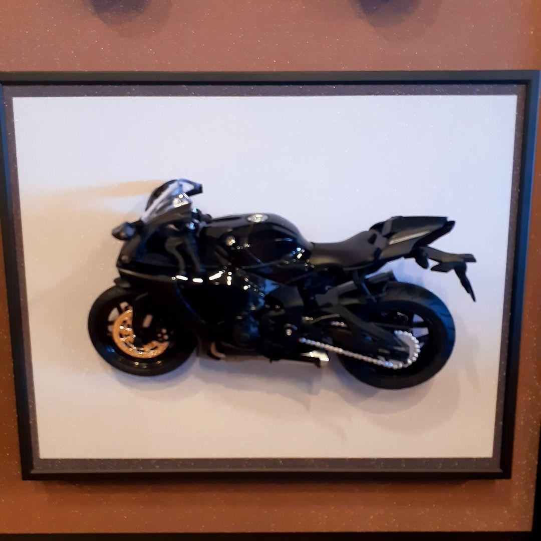 輸入雑貨　希少生産少　ヤマハYZF-R1モデル　フィギア付　アートパネル