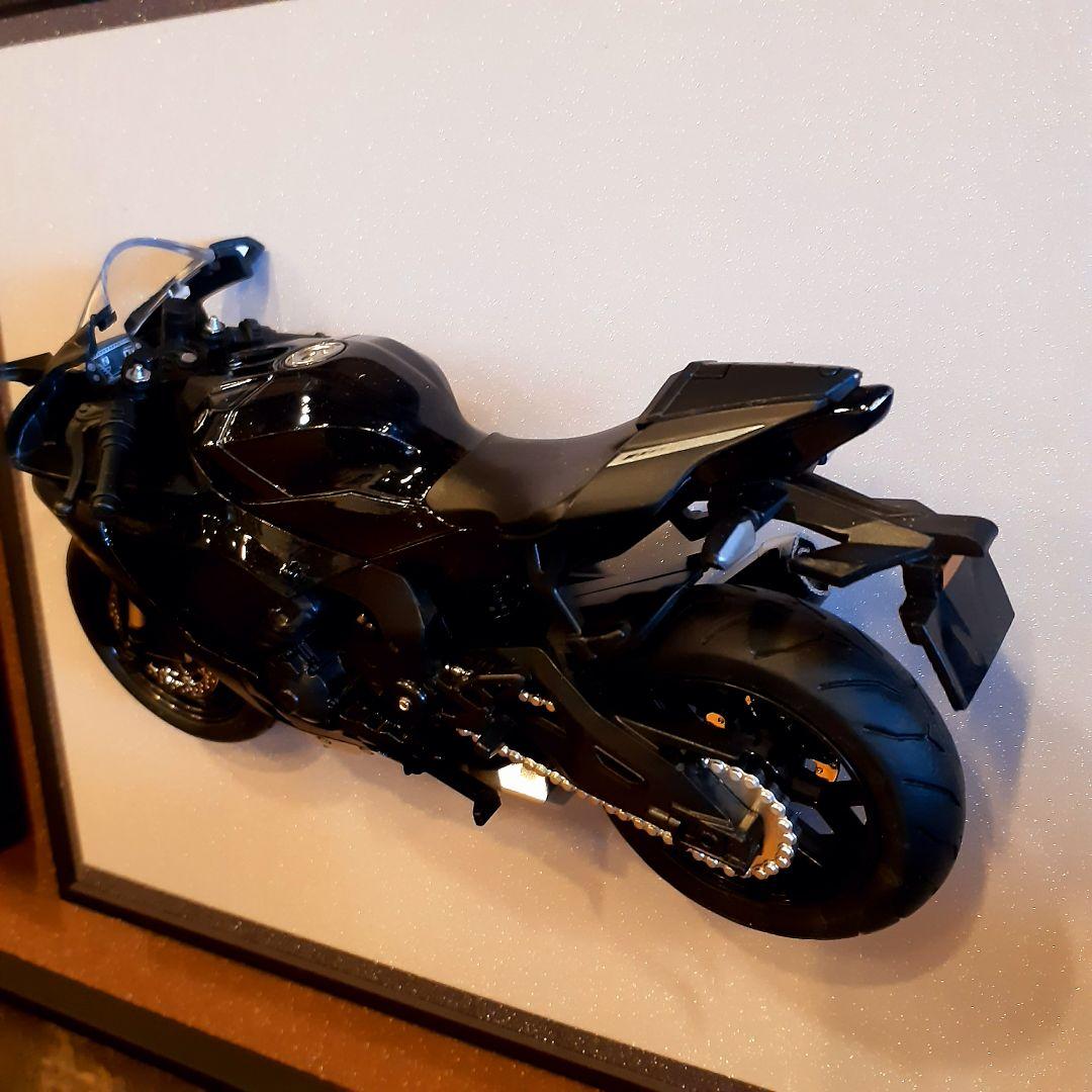 輸入雑貨　希少生産少　ヤマハYZF-R1モデル　フィギア付　アートパネル
