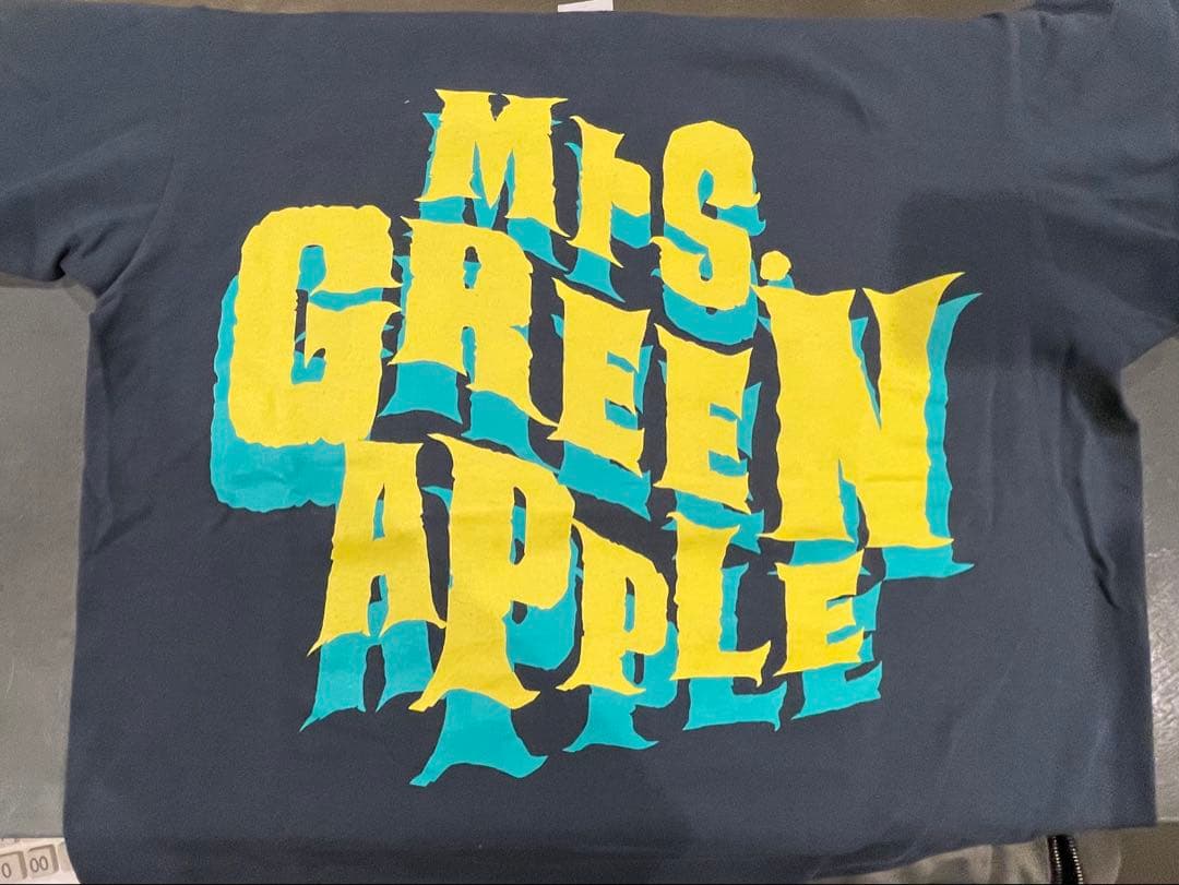 Mrs. GREEN APPLE Tシャツとタオル